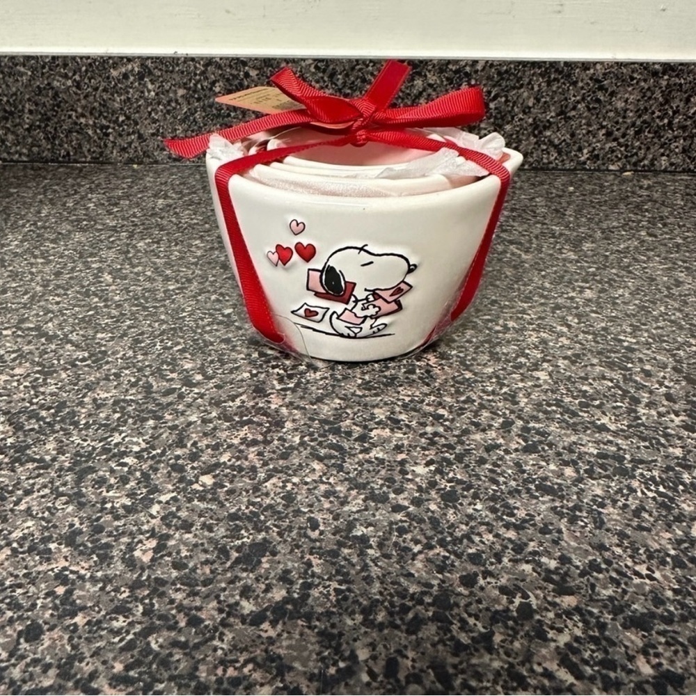 Rae Dunn Ceramic Peanuts Snoopy Valentine’s Measuring Cups Set
